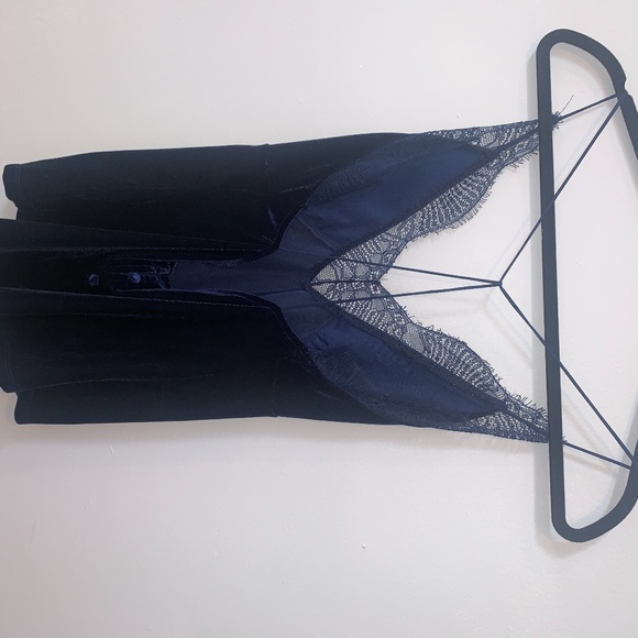 WORN 1X NAVY VELVET LACEY TOP - Picture 2 of 3